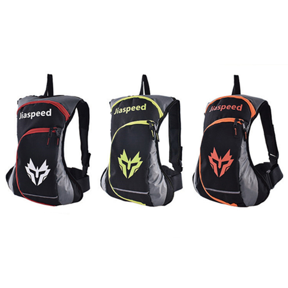 Cycling Gear Storage - دراجة نارية الدراجات حزمة على الطرق